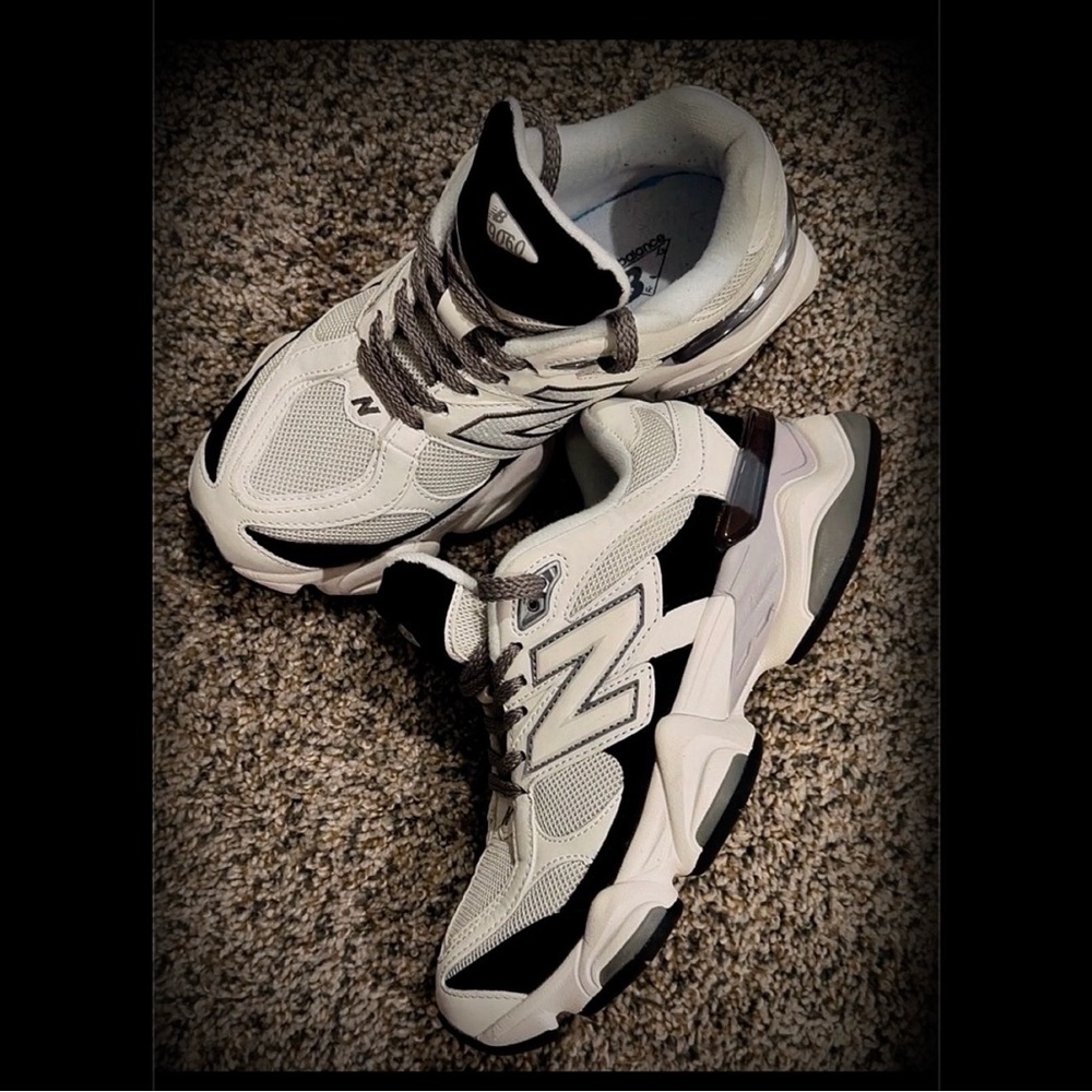 New Balance 9060 Women’s Sneakers - SIZE 8